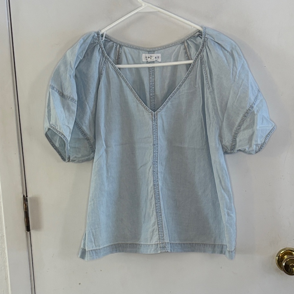 Velvet by Graham & Spencer light blue denim chambray short sleeve top Size M